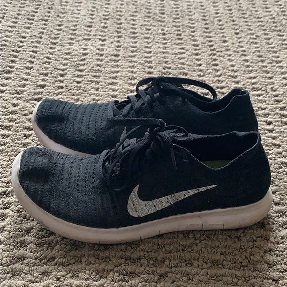 black nike frees